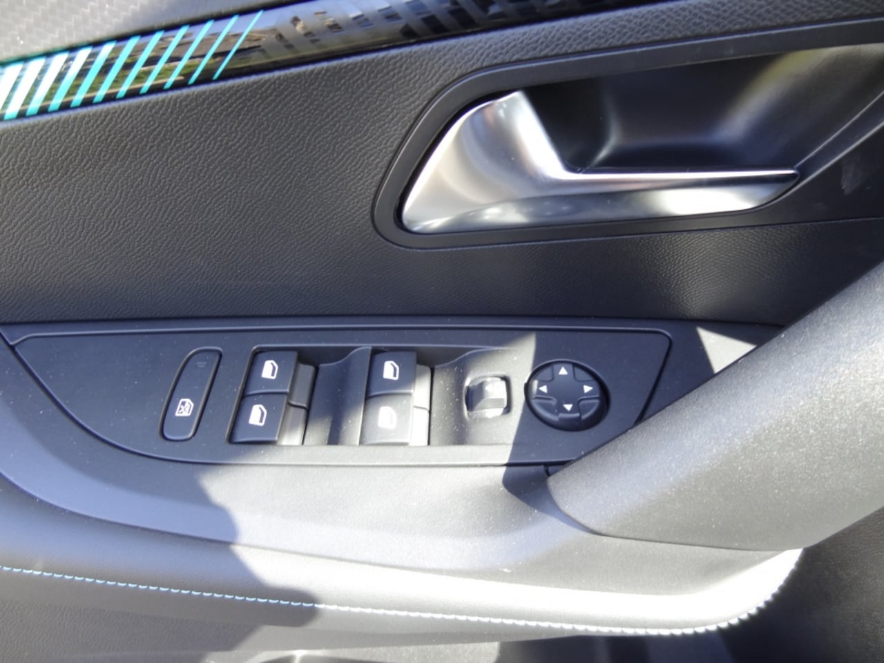 Peugeot 2008 - 130PK Aut. Allure Navigatie/Camera