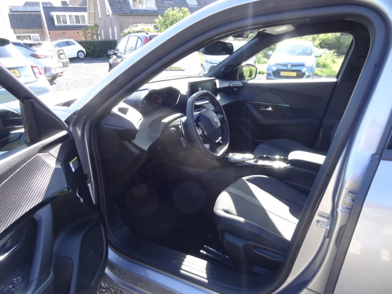 Peugeot 2008 - 130PK Aut. Allure Navigatie/Camera