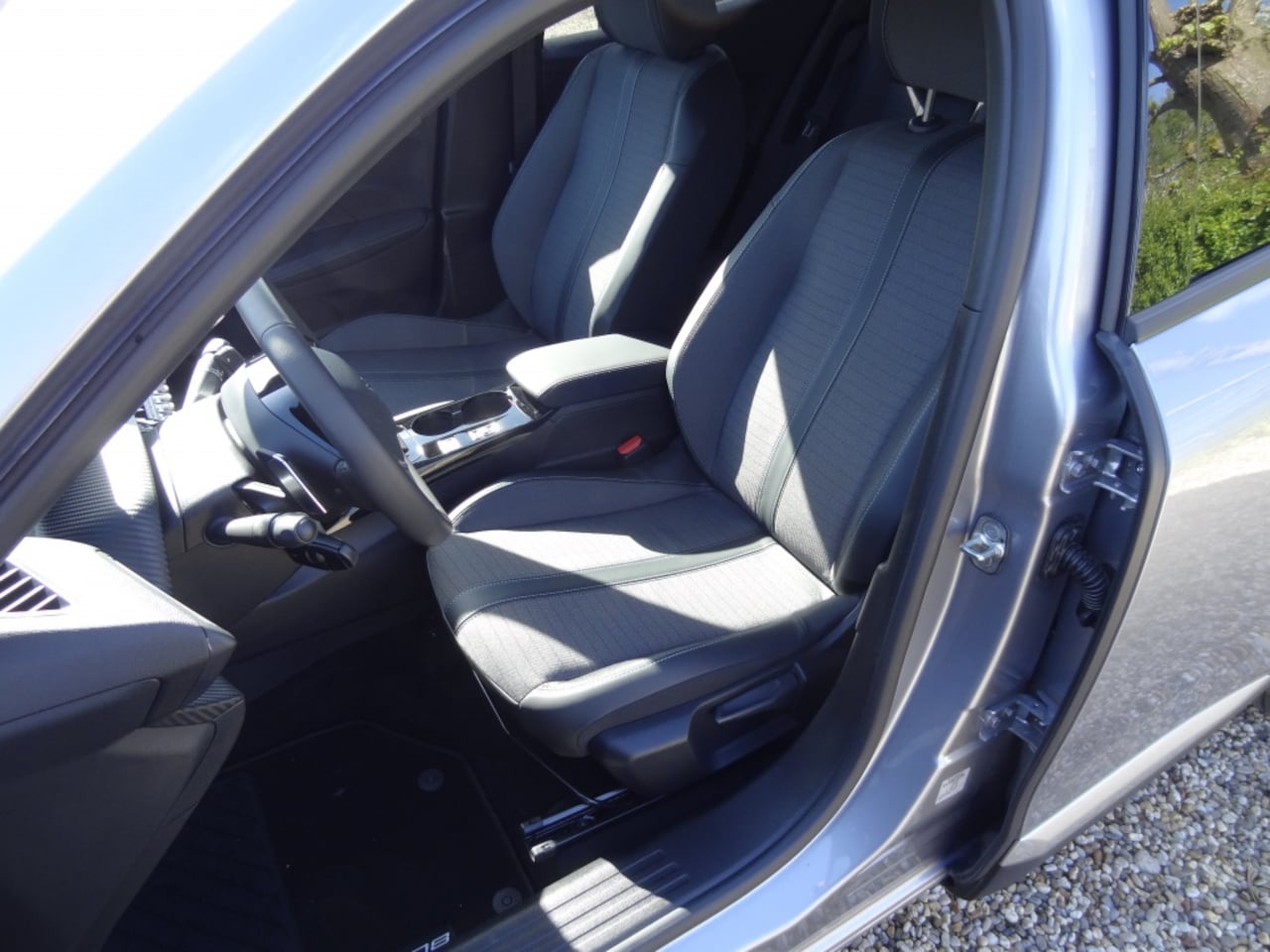 Peugeot 2008 - 130PK Aut. Allure Navigatie/Camera