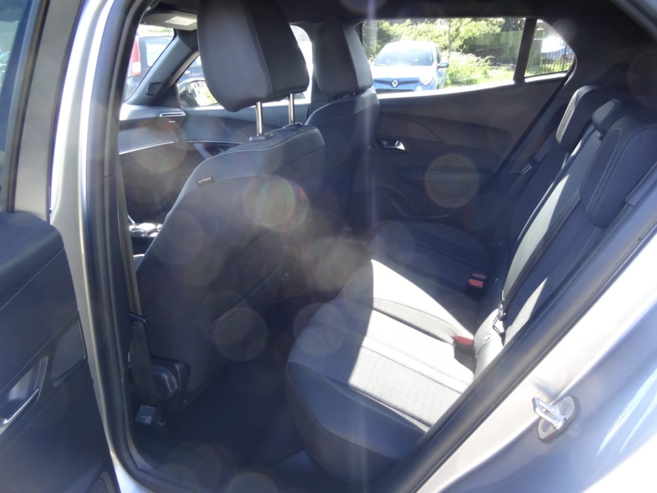 Peugeot 2008 - 130PK Aut. Allure Navigatie/Camera