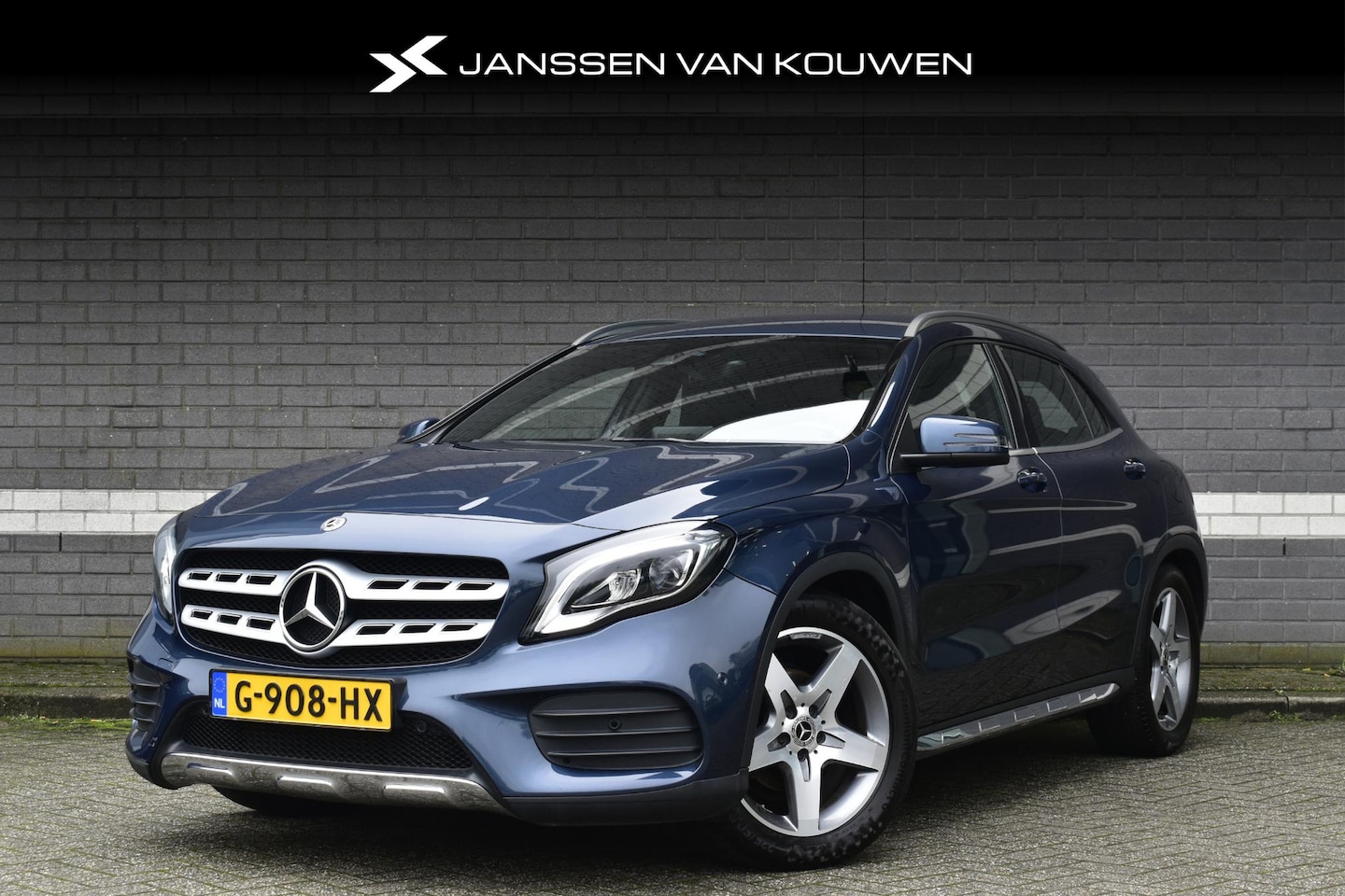 Mercedes-Benz GLA-Klasse - 180 Business Solution AMG / Navi / Stoelverwarming / LED Koplampen - AutoWereld.nl