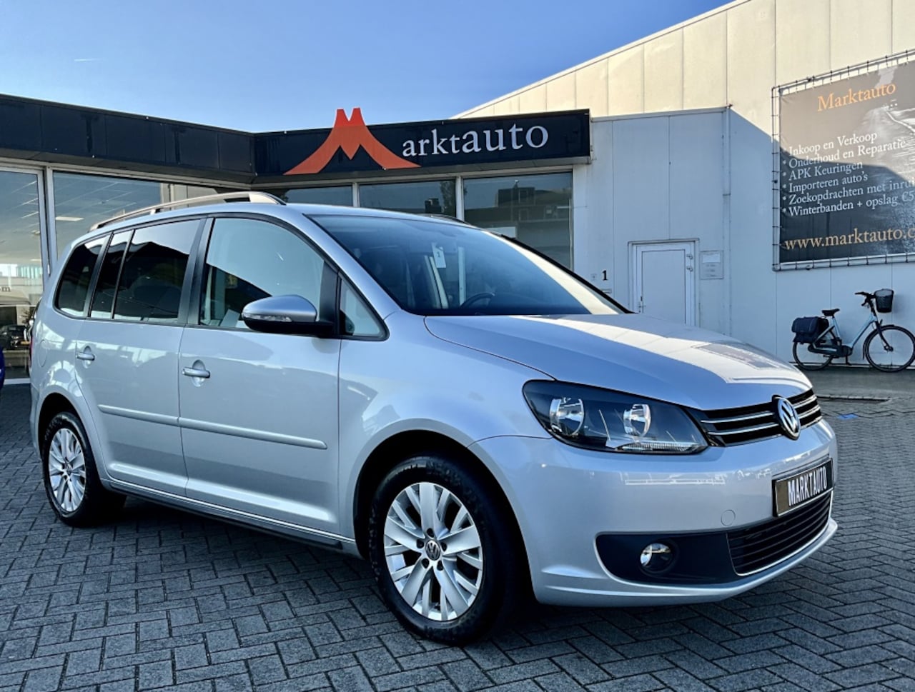 Volkswagen Touran - 1.2 TSI Highline Cruise Navi Bluetooth Climate Parkeersensoren - AutoWereld.nl