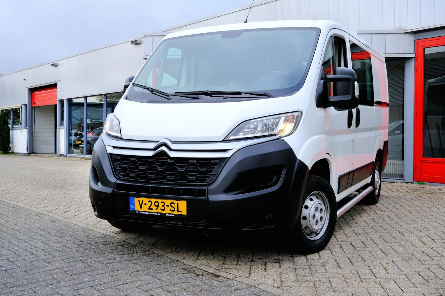 Citroën Jumper - 30 2.0 BlueHDi L1H1 6-pers DC Airco|1e Eig|PDC|Trekhaak - AutoWereld.nl