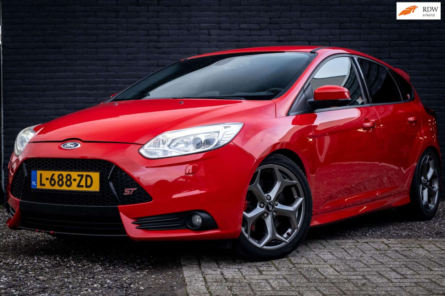 Ford Focus - 2.0 EcoBoost ST-2 | Recaro | Camera | Maxton - AutoWereld.nl