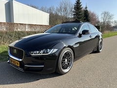 Jaguar XE - 2.0 D Portfolio / AUTOMAAT / PANORAMADAK / NAVI / LEER / CRUISE