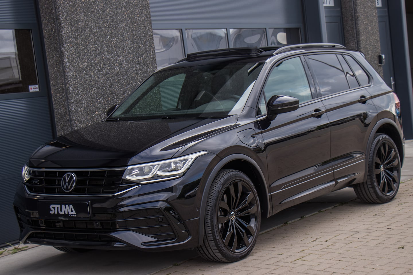 Volkswagen Tiguan - 1.4 TSI eHybrid R-Line Business+ | 3 X R-Line | Black Style | Pano | IQ Lights | Sfeer | 2 - AutoWereld.nl