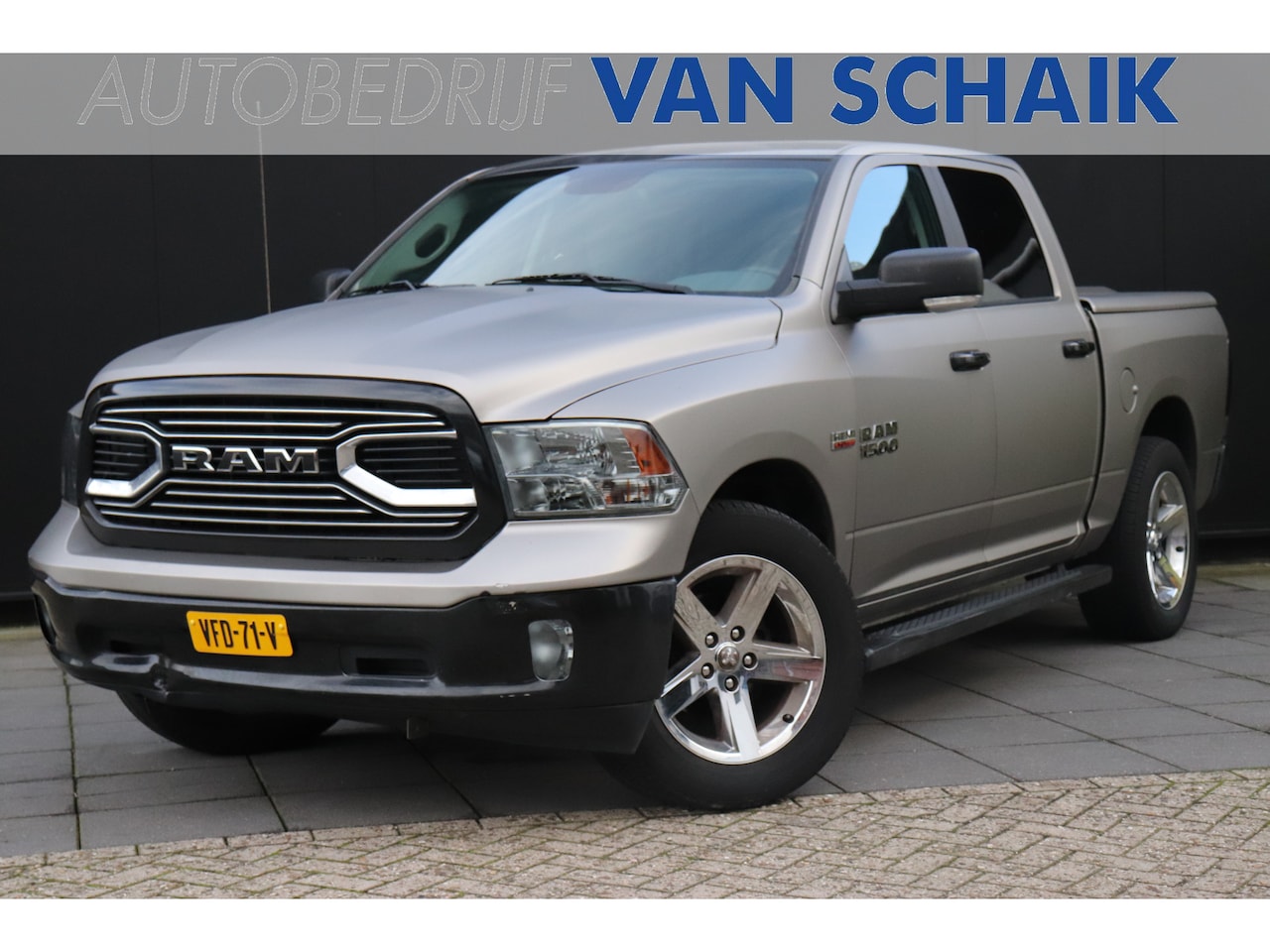 Dodge Ram 1500 - 5.7 V8 4x4 Quad Cab 6'4 Laramie | LPG | SCHUIFDAK | TREKHAAK | STOEL/STUURVERW. | ALPINE | - AutoWereld.nl