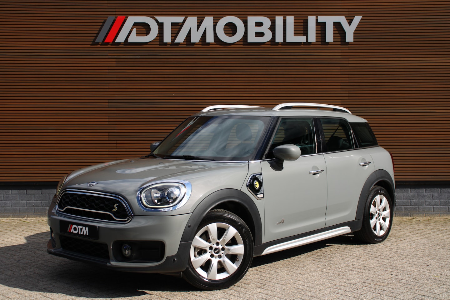 MINI Countryman - Mini 2.0 Cooper S E ALL4 Chili | Automaat | DAB | Adaptive | Clima | Keyless | - AutoWereld.nl