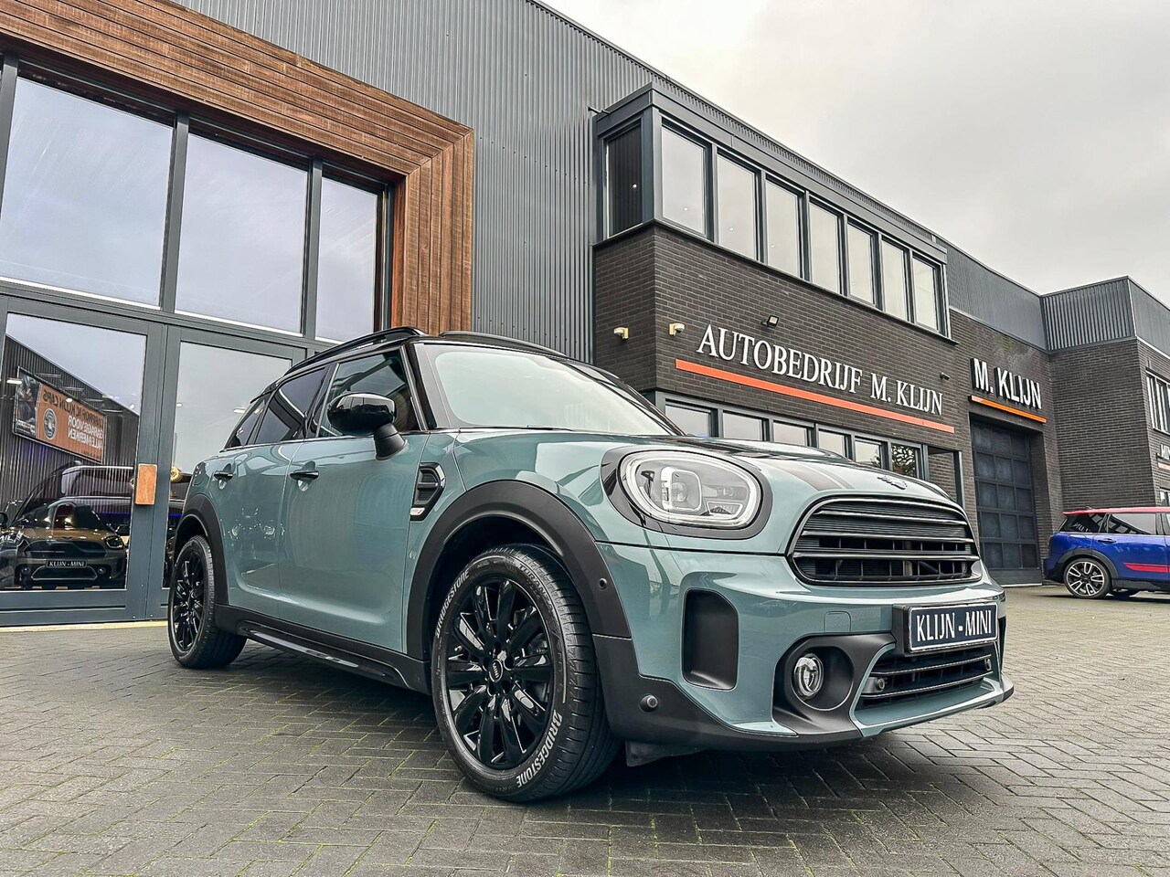 MINI Countryman - Mini 1.5 Cooper Business Edition Blackline aut/Sage Green/pano/navi/camera/led - AutoWereld.nl