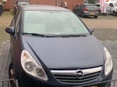 Opel Corsa - 1.4-16V Enjoy met Motorschade