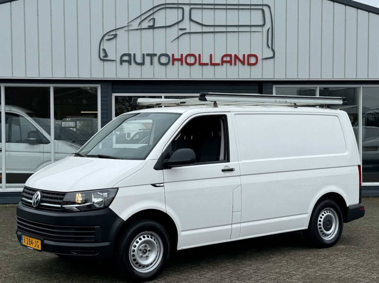 Volkswagen Transporter - 2.0 TDI 62KW 84PK EURO 6 AIRCO/ IMPERIAAL/ TREKHAAK/ BIJRIJDERSB - AutoWereld.nl