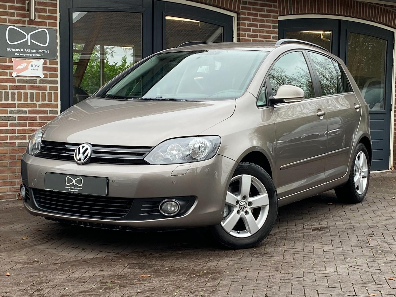 Volkswagen Golf Plus - 1.2 TSI Trendline | AUTOMAAT | NAVIGATIE | TREKHAAK | BLUETOOTH - AutoWereld.nl