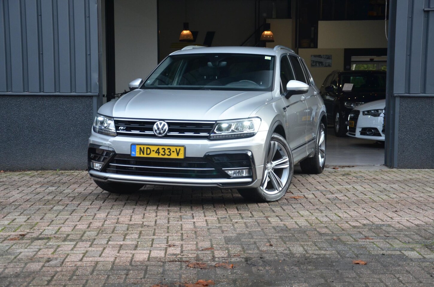 Volkswagen Tiguan - 1.4 TSI ACT 2x R-LINE|LED|CarPlay|ACC|DynAudio - AutoWereld.nl