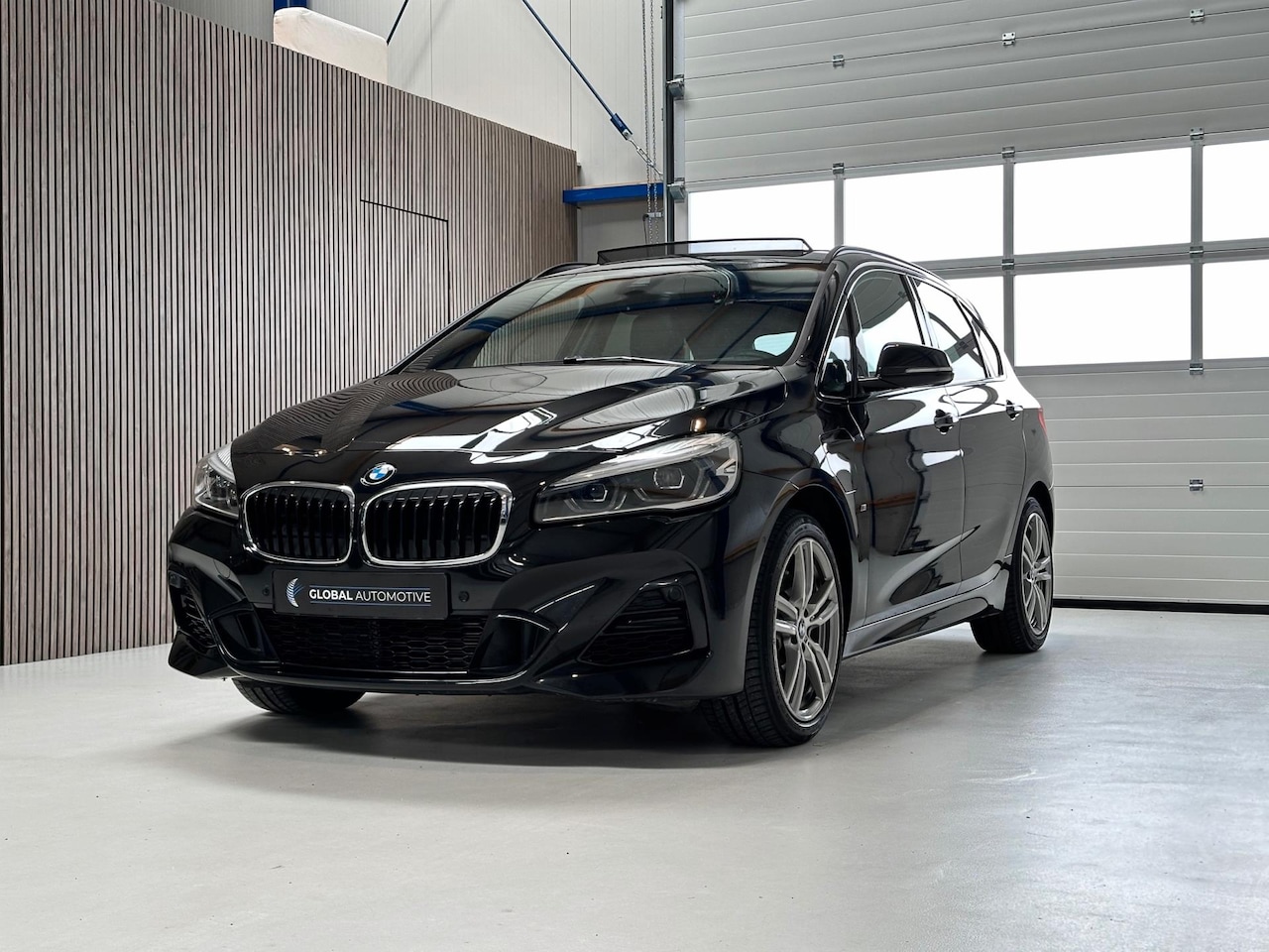 BMW 2-serie Active Tourer - 225xe iPerformance High Executive M Sport - PANORAMADAK - NAVI PROF - HEAD UP - MEMORY STO - AutoWereld.nl