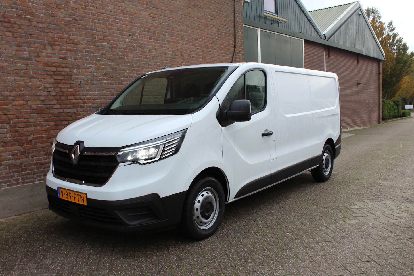 Renault Trafic - 2.0 Blue dCi 110 T30 L2H1 Start - Reservewiel / Vierseizoenbanden  / Achteruitrijcamera / - AutoWereld.nl