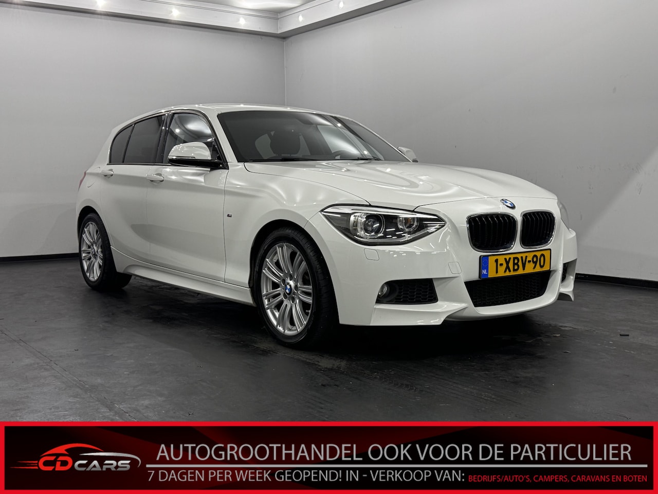 BMW 1-serie - 116i Executive Clima, Navi, Parkeer sensoren, Keyless syart, Cruise control, Lichtmetalen - AutoWereld.nl