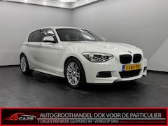 BMW 1-serie - 116i Executive Clima, Navi, Parkeer sensoren, Keyless syart, Cruise control, Lichtmetalen