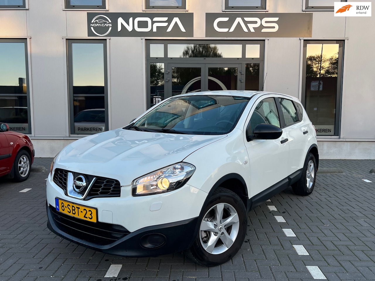 Nissan Qashqai - 2.0 Acenta | automaat |Trekhaak - AutoWereld.nl