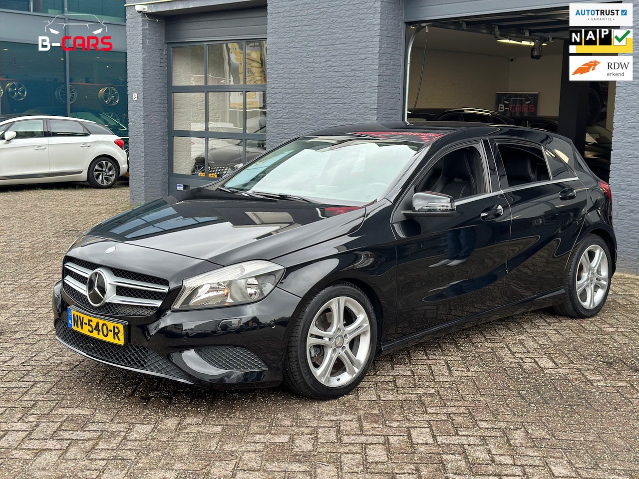 Mercedes-Benz A-klasse - 180 Ambition AMG|CRUISEC|PDC|AUTOMAAT|NAVI|STOELVW|NAP - AutoWereld.nl