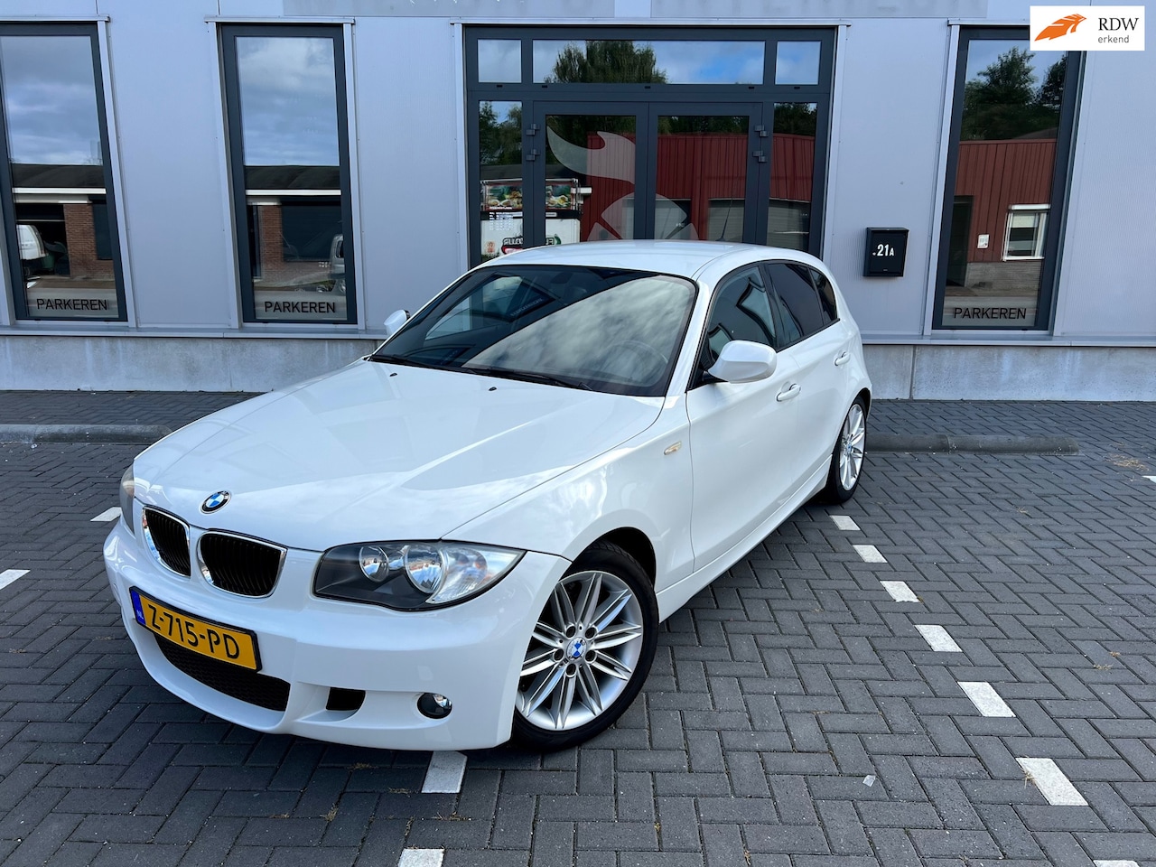 BMW 1-serie - 116i Business Line|LEER|M PAKKET|TREKHAAK - AutoWereld.nl