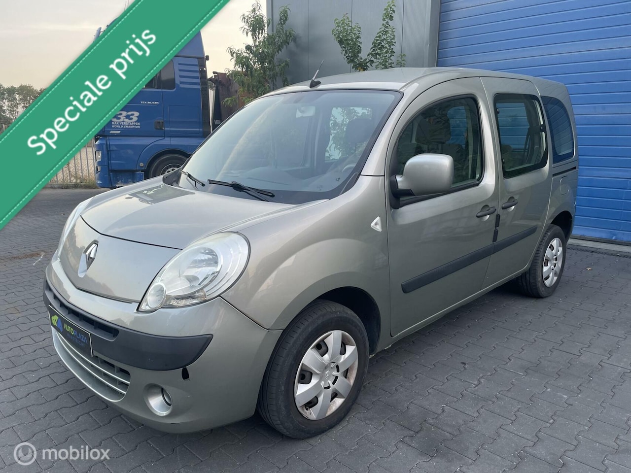 Renault Kangoo Family - 1.6 / Automaat / Lage KM / Zeer netjes / - AutoWereld.nl