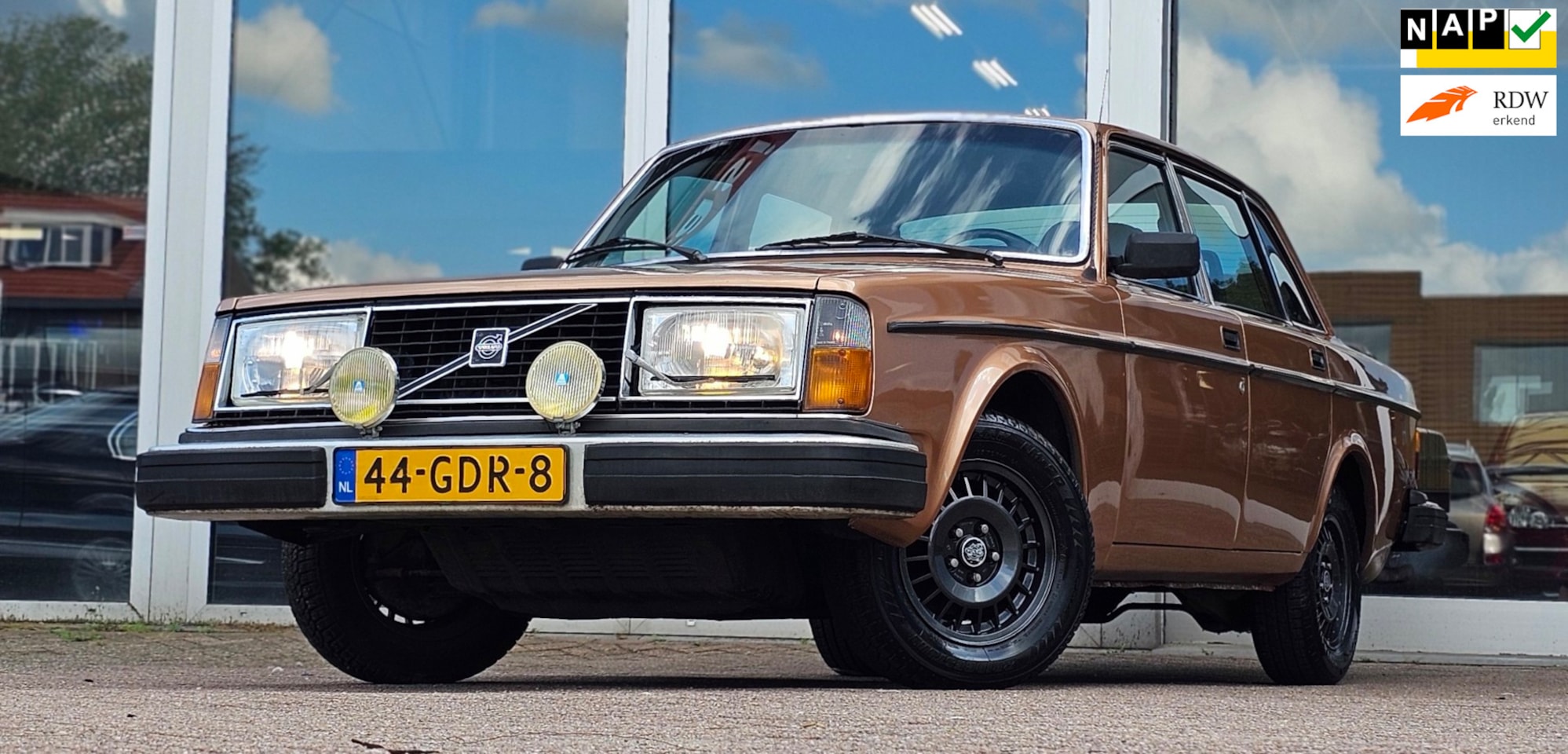 Volvo 244 - 2.1 GLE Overdrive Ontroest en volledig overgespoten! - AutoWereld.nl