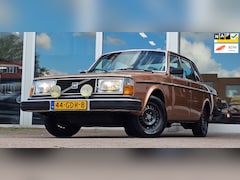 Volvo 244 - 2.1 GLE Overdrive Ontroest en volledig overgespoten