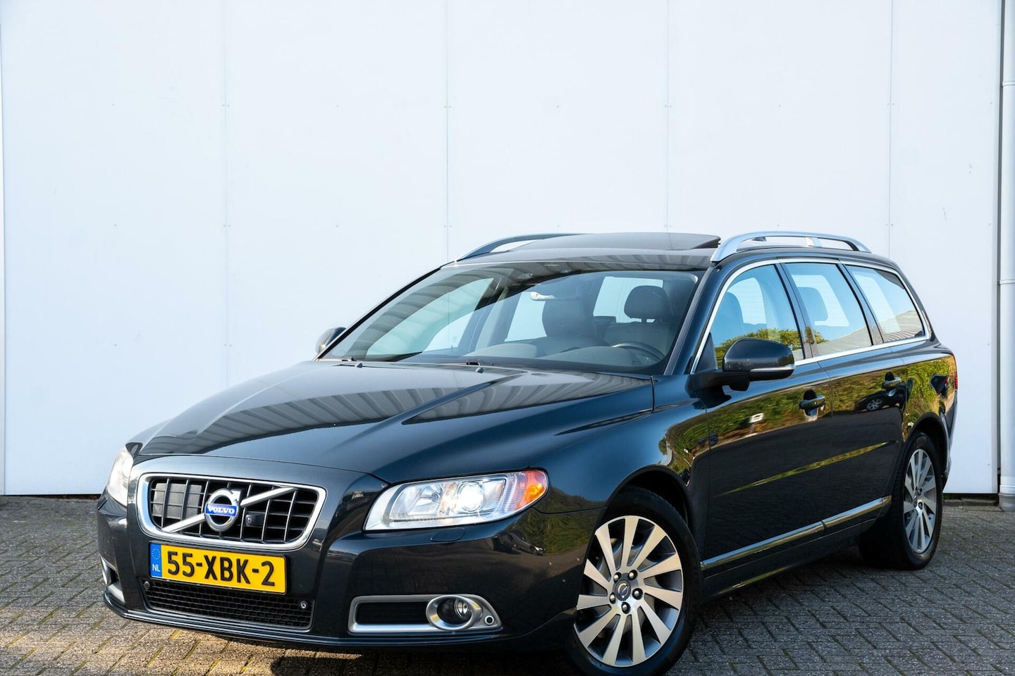 Volvo V70 - D3 Limited Edition Luxury Line | Adapt Cruise - AutoWereld.nl