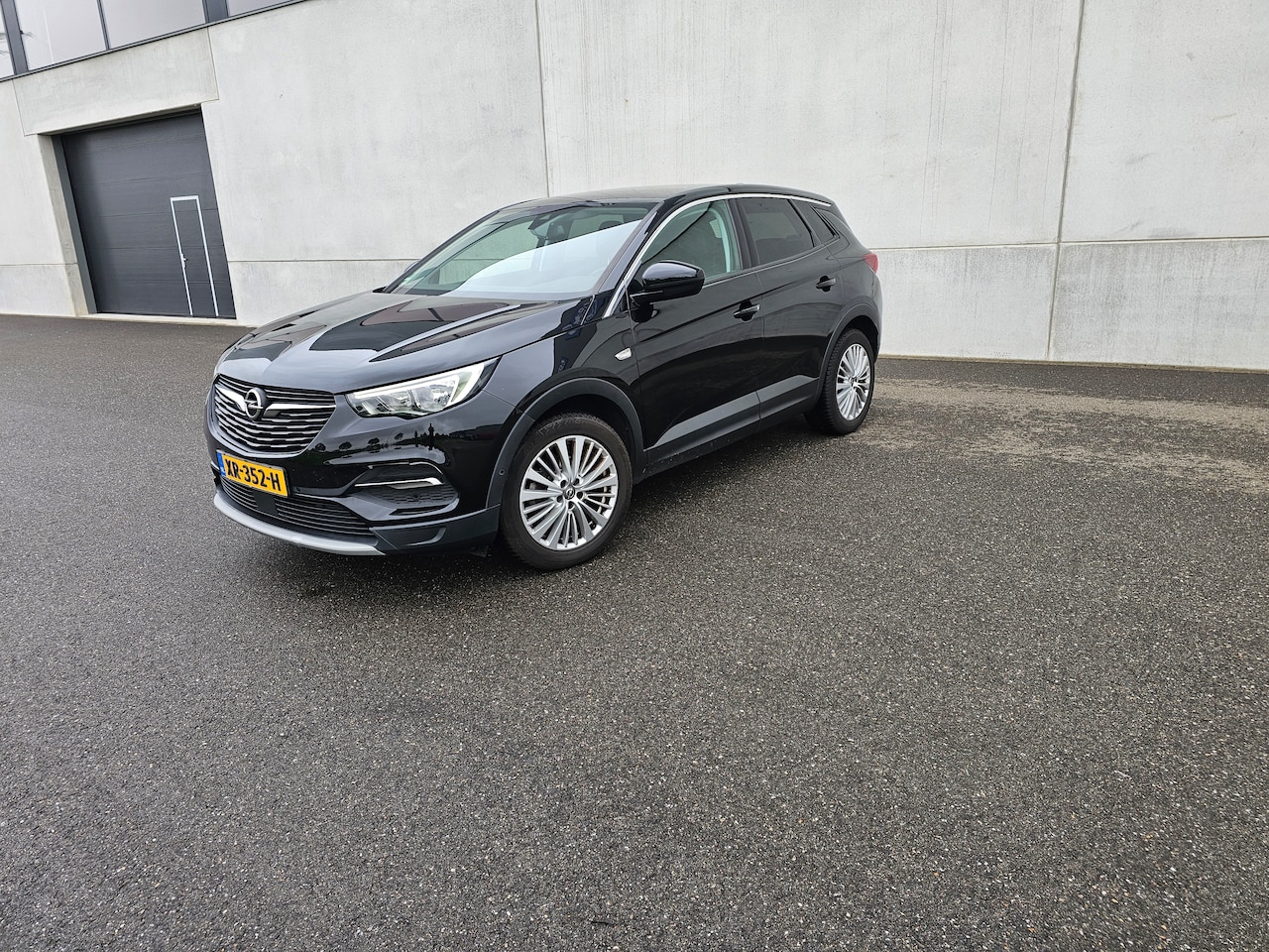 Opel Grandland X - 1.2 Turbo Business Executive - AutoWereld.nl