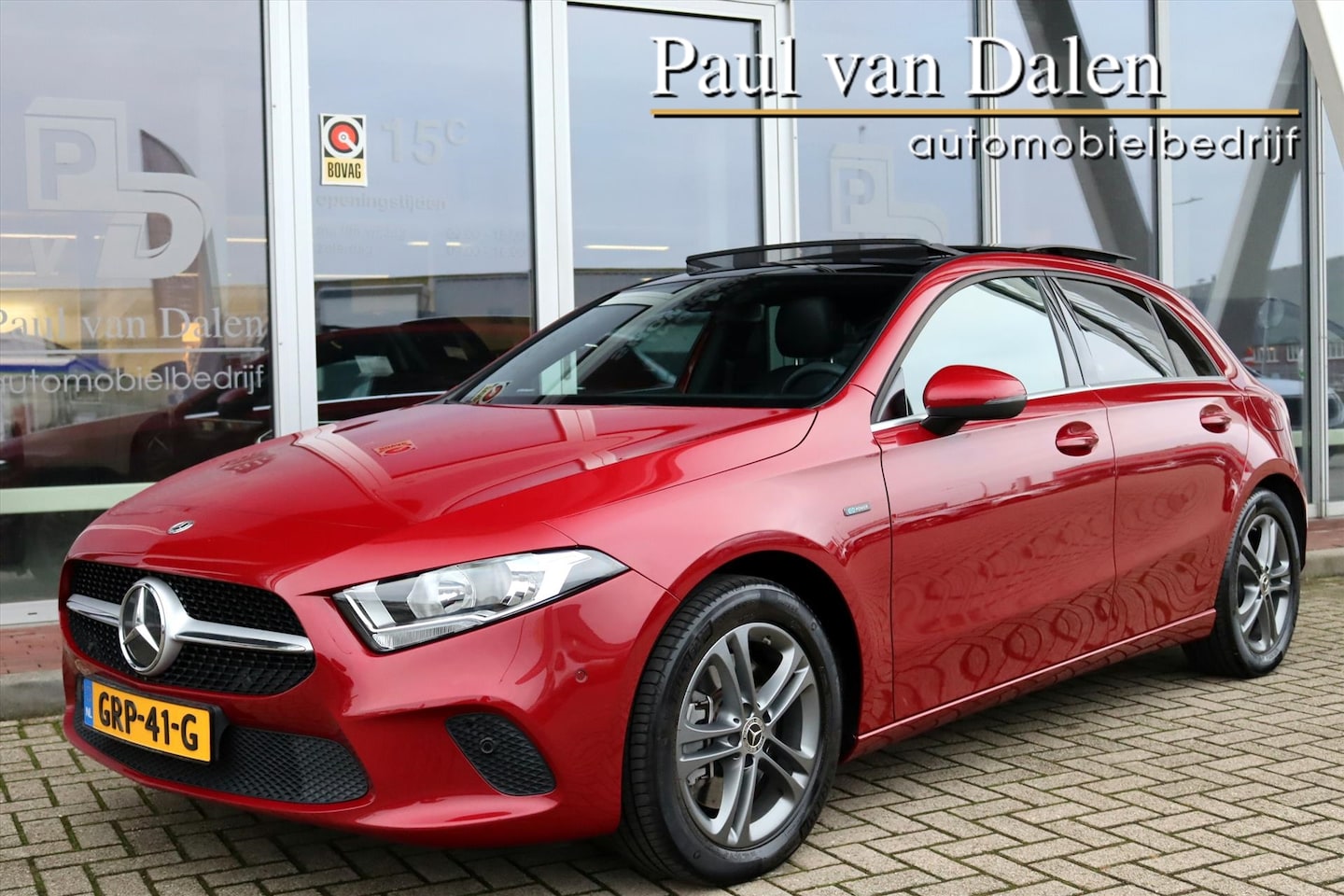 Mercedes-Benz A-klasse - A250e 218PK AUTOMAAT PREMIUM Panodak | Leer | Navi | Memory | Cruise | Clima | Stoelverw. - AutoWereld.nl