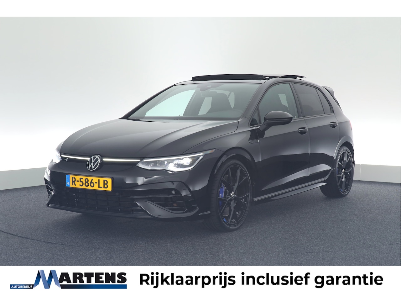 Volkswagen Golf - R 2.0 TSI 320pk 4Motion Akrapovic Leder Panoramadak Memory Virtual Cocpit Navigatie - AutoWereld.nl