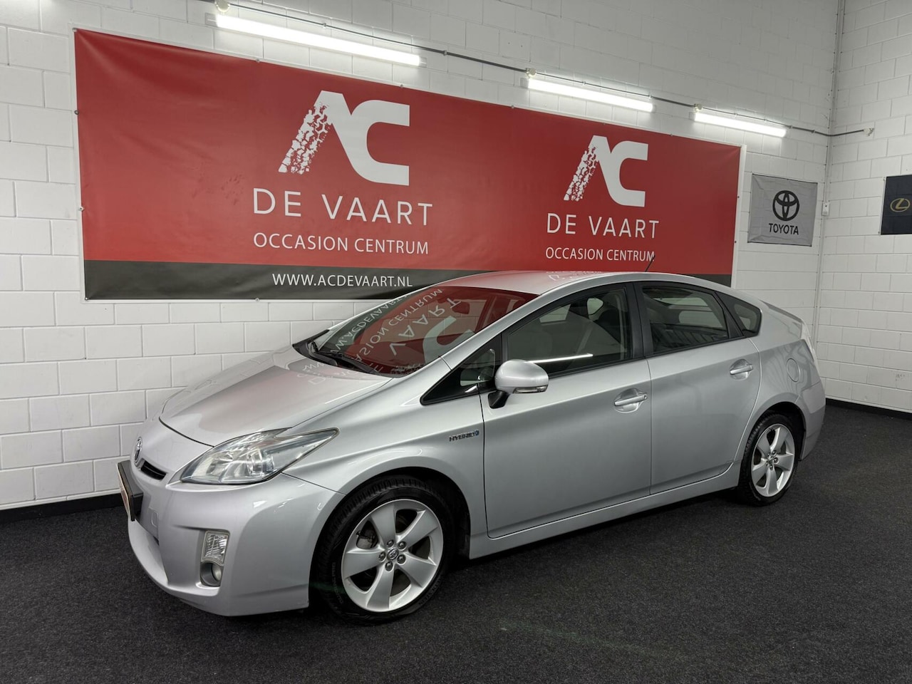 Toyota Prius - 1.8 Aspiration - HYBRIDE/CLIMA/CRUISE/NAP - AutoWereld.nl