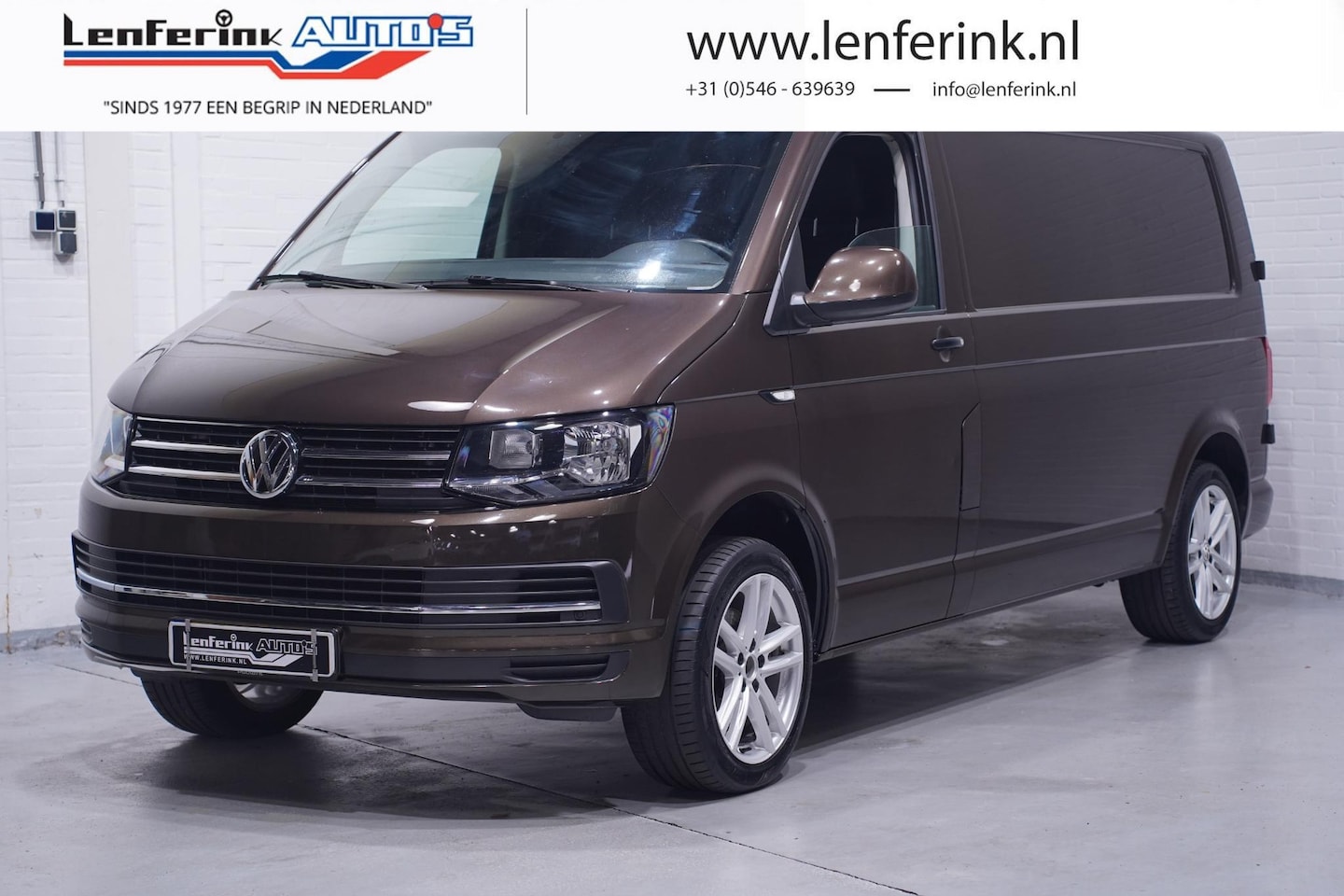 Volkswagen Transporter - 2.0 TDI L2H1 Airco, Cruise Control, 17" LMV Trekhaak 3-Zits, NAP, 1e Eigenaar - AutoWereld.nl