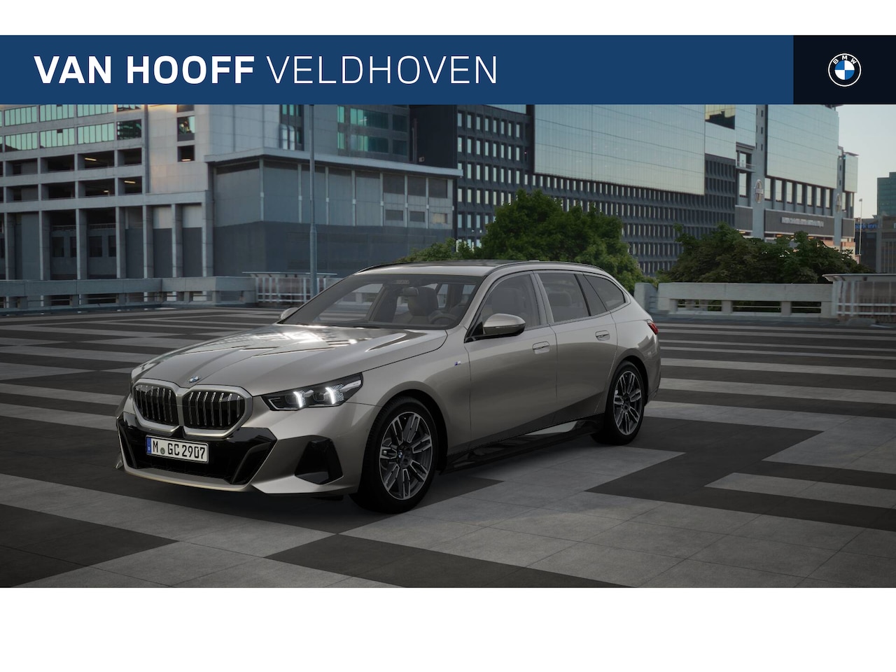 BMW 5-serie Touring - 520i M Sport Automaat / Adaptieve LED / M Sportonderstel / Parking Assistant / Stoelverwar - AutoWereld.nl