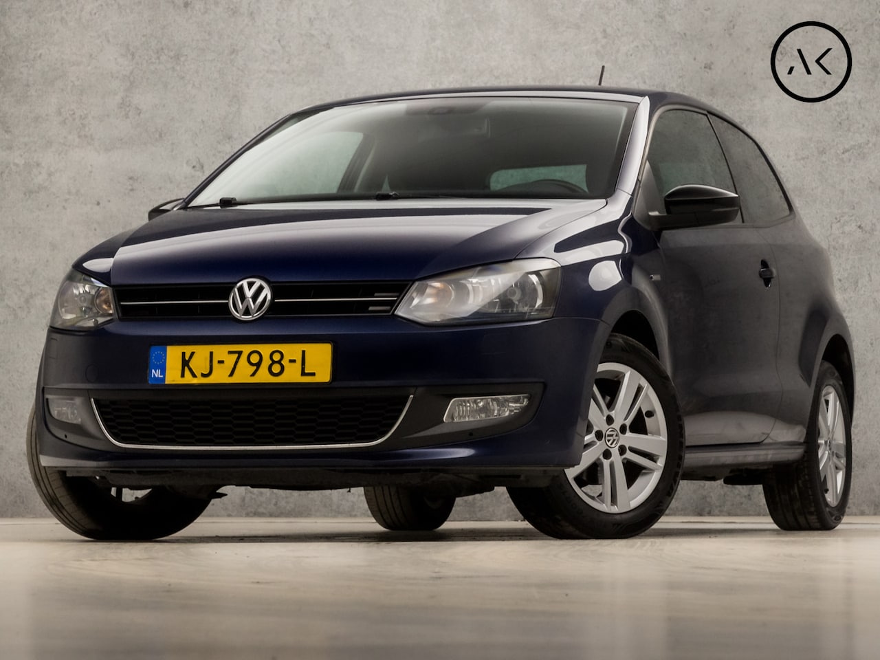 Volkswagen Polo - 1.2 Sportline (APPLE CARPLAY, STOELVERWARMING, LEDER, AIRCO, SPORTSTOELEN, GETINT GLAS, LM - AutoWereld.nl