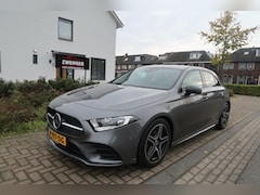 Mercedes-Benz A-klasse - 180 AMG|SFEERVERLICHTING|ADAPTIVE CRUISE|BI COLOR BEKLEDING|NAVIGATIE