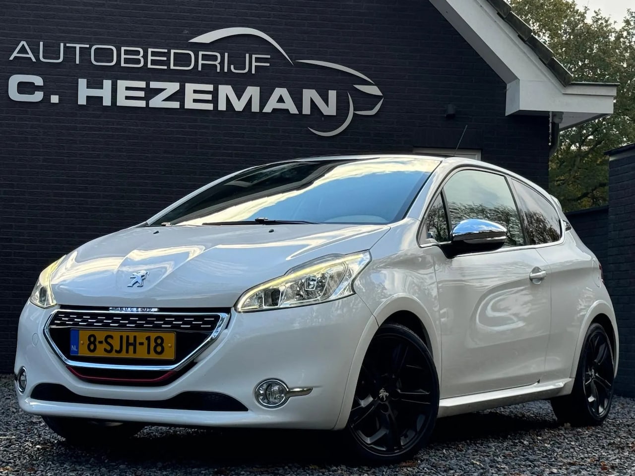 Peugeot 208 - 1.6 THP GTi Panoramadak Navigatie Cruise & Climate Control AUX USB - AutoWereld.nl