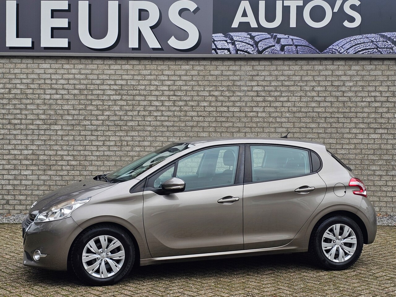 Peugeot 208 - 1.4 VTi Envy Navi/Ecc/Ccr/Pdc - AutoWereld.nl