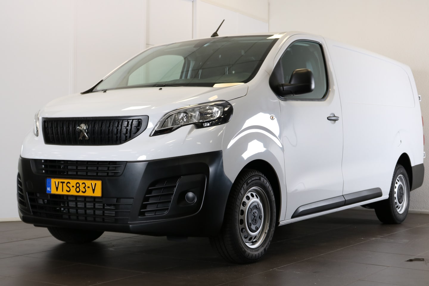 Peugeot Expert - 2.0 BlueHDI 145pk L3 Premium long 3-pers. | Airco | Parkeers. achter | Connect DAB touchsr - AutoWereld.nl