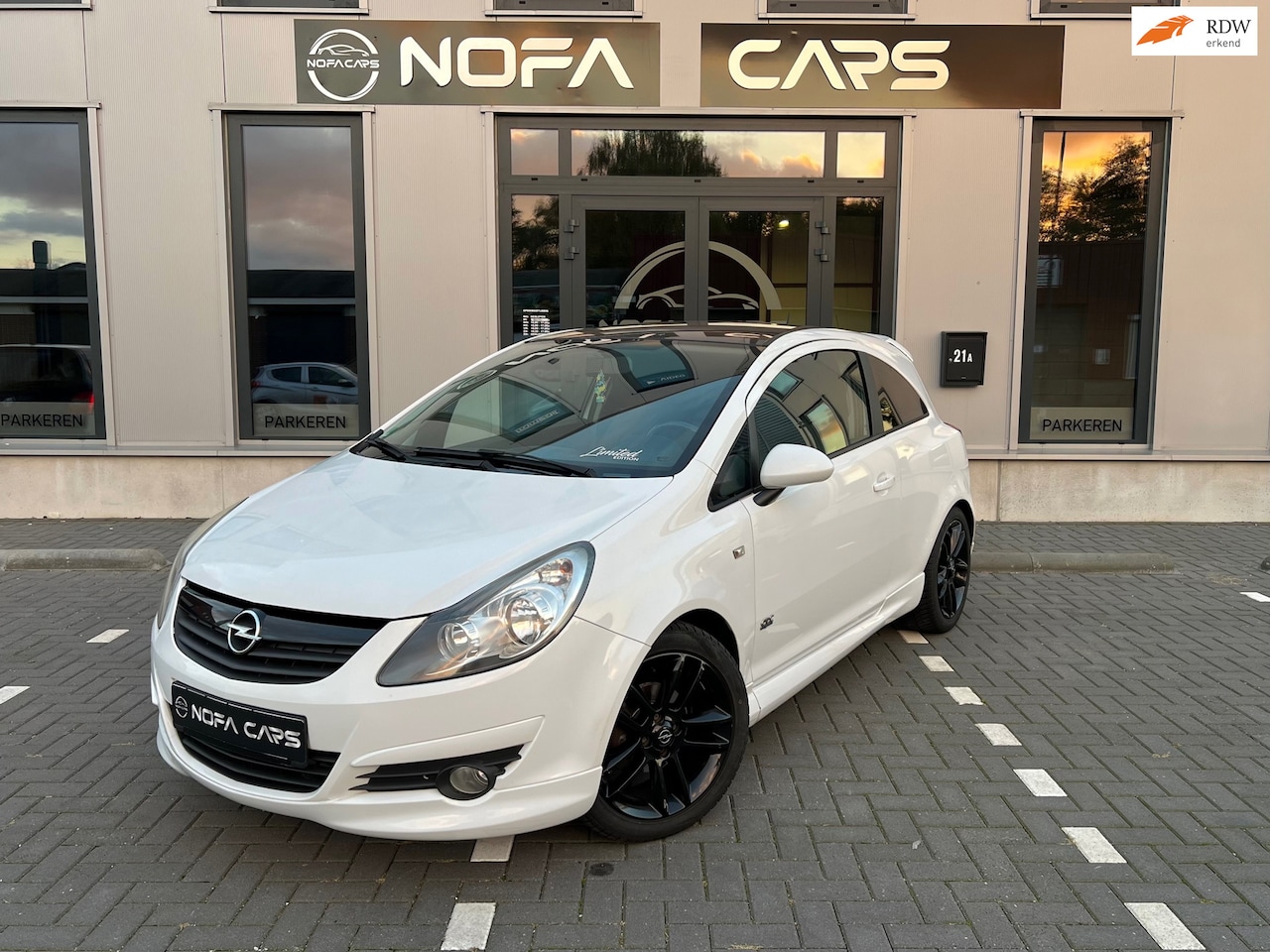 Opel Corsa - 1.4-16V Sport|OPC LINE - AutoWereld.nl