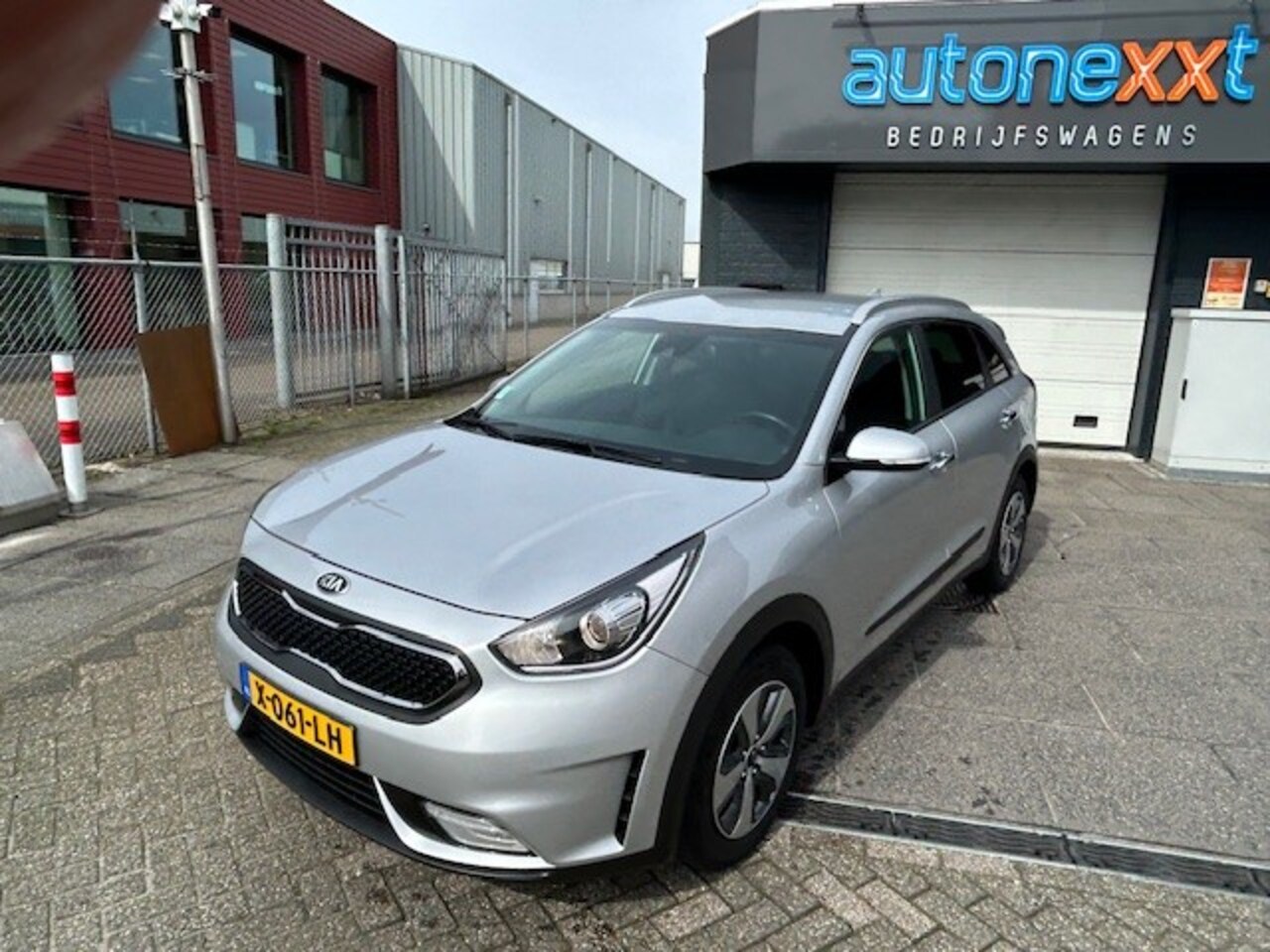 Kia Niro - 1.6 GDi Hybrid DynamicLine AIRCO I NAVIGATIE I AUTOMAAT I LAGE KM'S I LMV I PDC - AutoWereld.nl