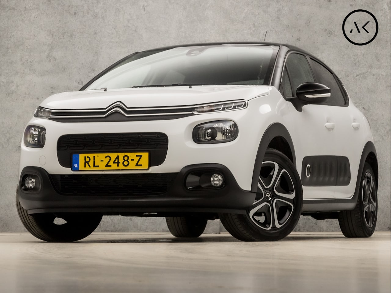 Citroën C3 - 1.2 PureTech Black&White (APPLE CARPLAY, NAVIGATIE, CLIMATE, GETINT GLAS, SPORTSTOELEN, PA - AutoWereld.nl