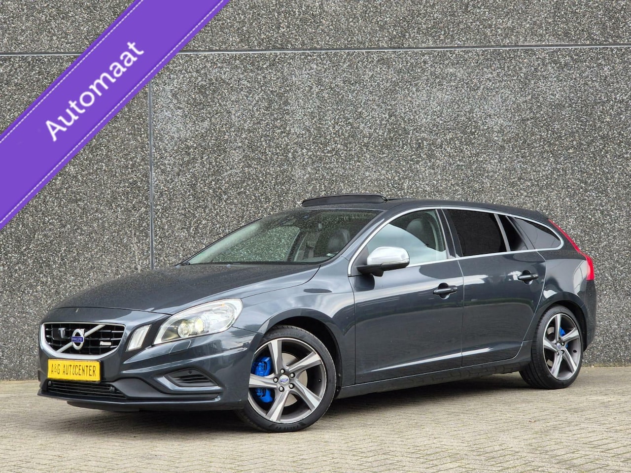 Volvo V60 - 3.0 T6 AWD R-Design/1e Eig/305 PK/18''/Camera/Pano - AutoWereld.nl