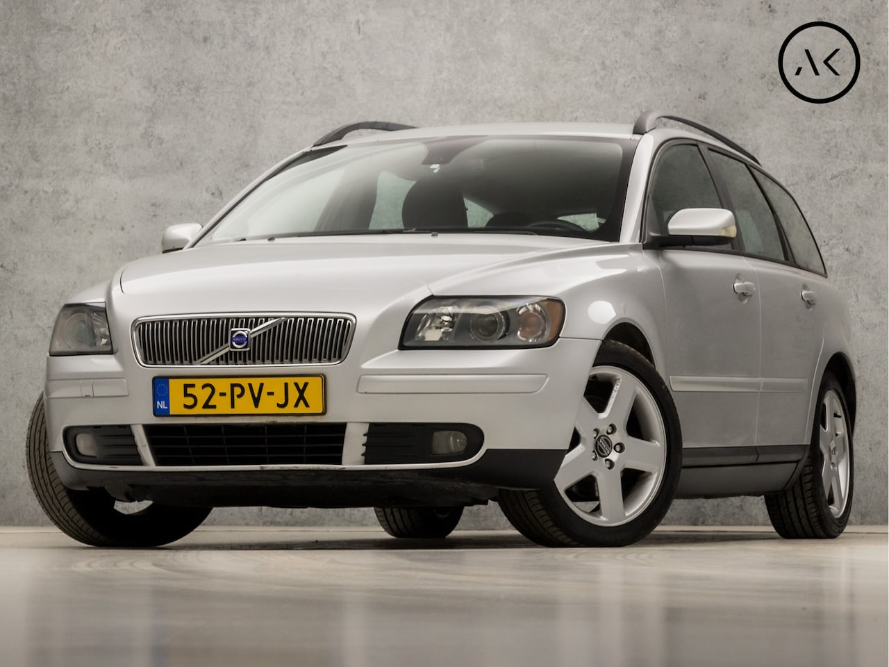 Volvo V50 - 2.4 Elite Sport Automaat (YOUNGTIMER, 5 CILINDER, TREKHAAK, CRUISE CONTROL, ELEK PAKKET, N - AutoWereld.nl