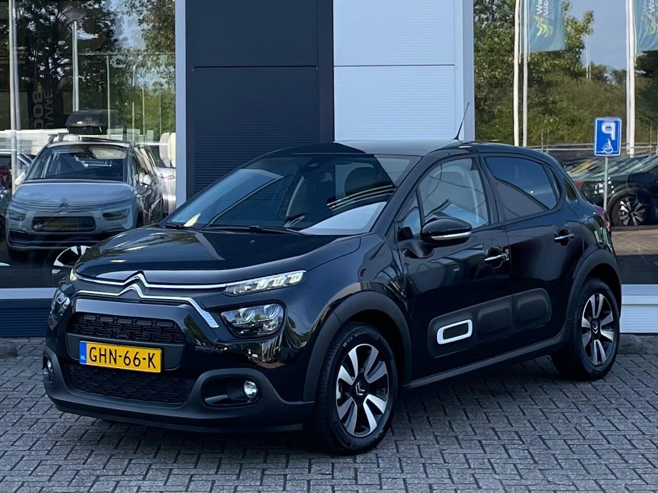 Citroën C3 - 1.2 PureTech 83pk MAX | Stoelverwarming | Achterruitrijcamera | elektr. Inklapbare spiegel - AutoWereld.nl