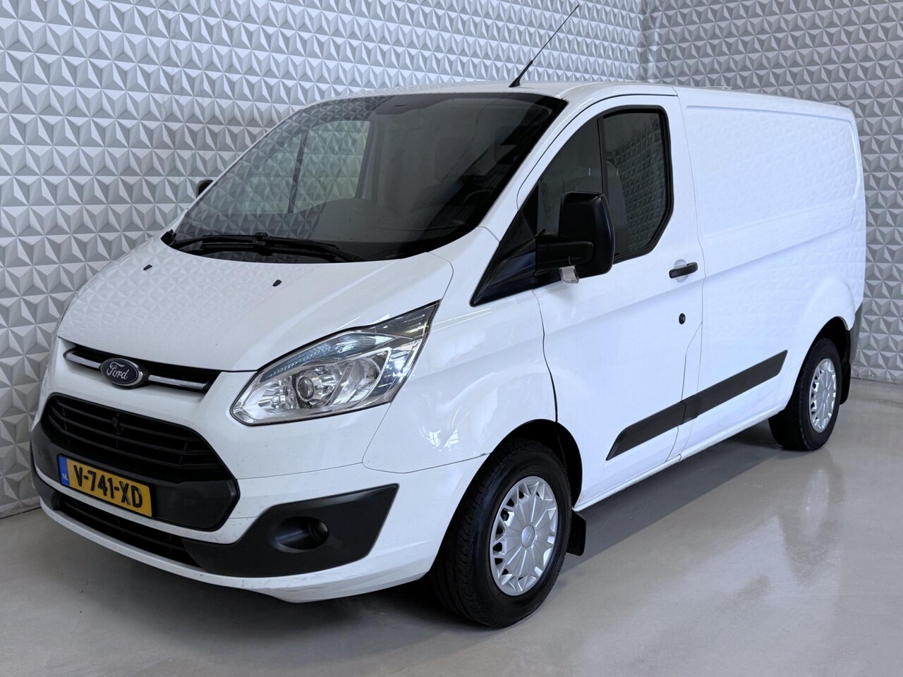 Ford Transit Custom - 290 2.2 TDCI Airco / 216.000km (2014) - AutoWereld.nl