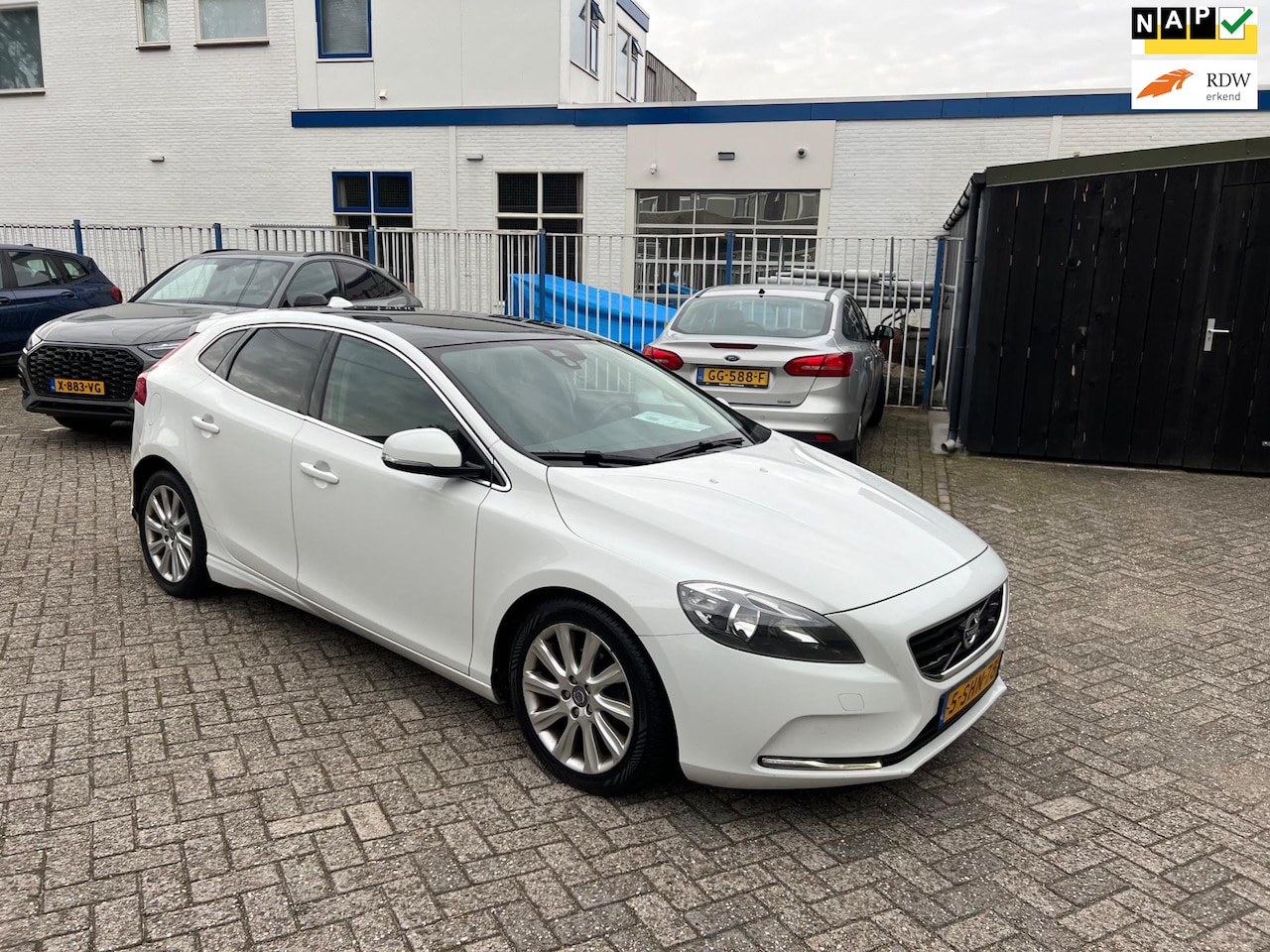 Volvo V40 - 1.6 D2 Momentum 1.6 D2 Momentum - AutoWereld.nl