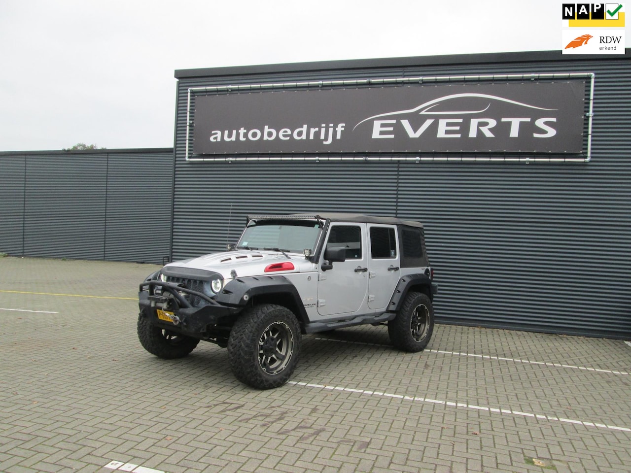 Jeep Wrangler Unlimited - 3.8 Sahara in opdracht te koop zeer nette en complete auto inruil beperkt mogelijk - AutoWereld.nl