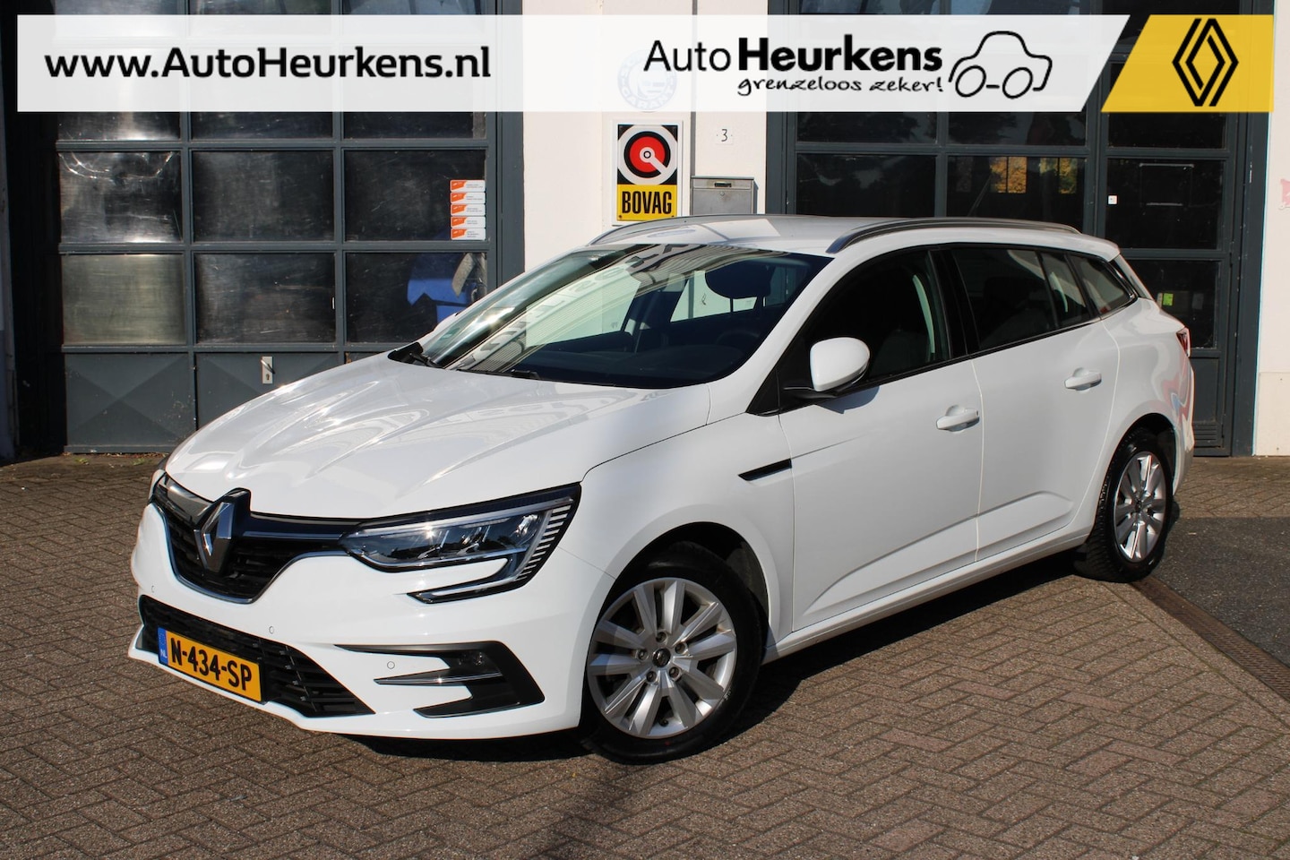 Renault Mégane Estate - TCe 130 Business Zen | Trekhaak | All Season Banden | NL-auto | Dealer-onderhouden | - AutoWereld.nl