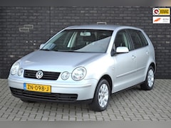 Volkswagen Polo - 1.4-16V | Trekhaak | Elektrische ramen voor + achter | Cruise control